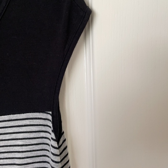 Adorable sleeveless tunic top. Like NEW - Picture 9 of 9